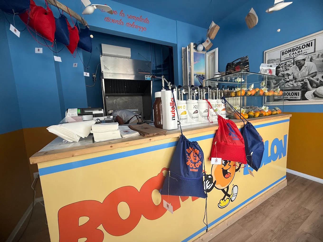 Il banco di BoomBolon con i suoi bomboloni